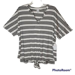 Time&Tru maternity large white/black shirt.